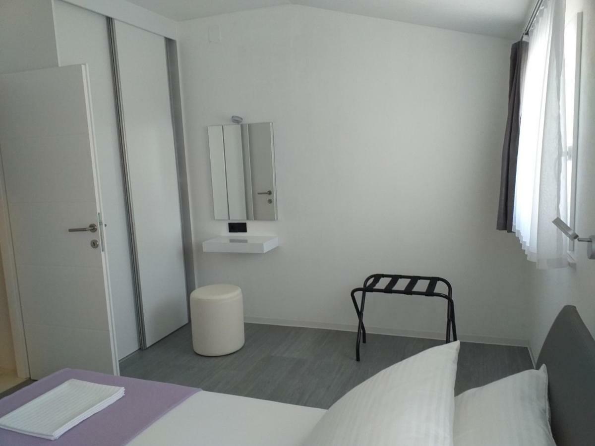 Mayana Apartman Cesarica Szoba fotó