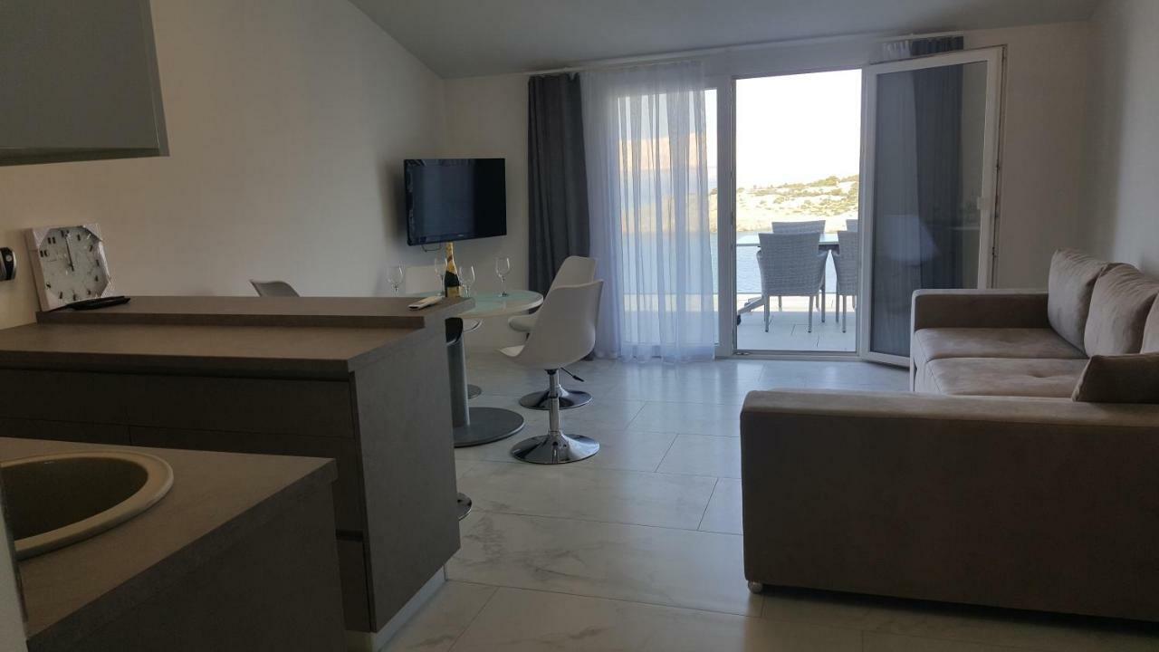 Mayana Apartman Cesarica Szoba fotó