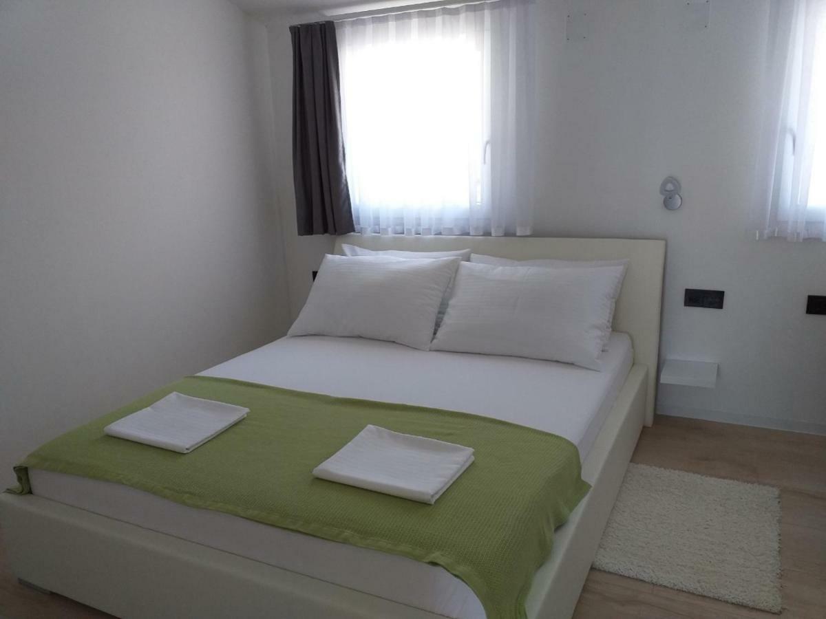 Mayana Apartman Cesarica Szoba fotó